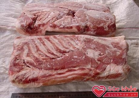 Hiện nay việc mua thịt lợn sạch rồi để ngăn đá tủ lạnh ăn dần là thói quen của rất nhiều gia đình, nhất là những gia đình ở thành phố, muốn tiêu thụ thực phẩm quê.