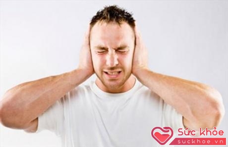 Đau nửa đầu, ù tai có thể là dấu hiệu để chẩn đoán ung thư vòm họng.