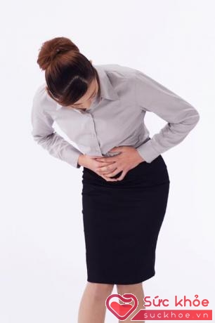 Sỏi thận khiến người bệnh đau âm ỉ vùng bụng và thắt lưng