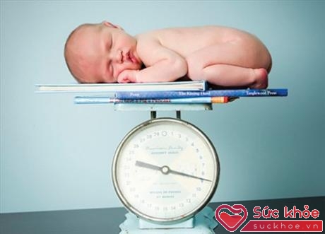 Trẻ sơ sinh thừa cân là điều cần cẩn trọng