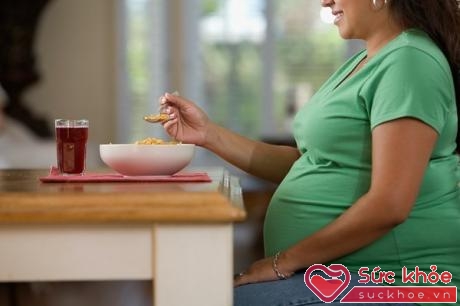 Khi mang thai cần tránh để thừa cân, béo phì.
