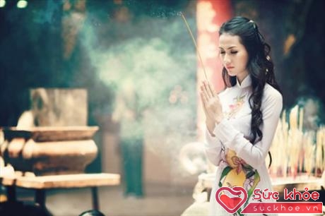 Thắp hương là một nét đẹp trong đời sống tâm linh người Việt 