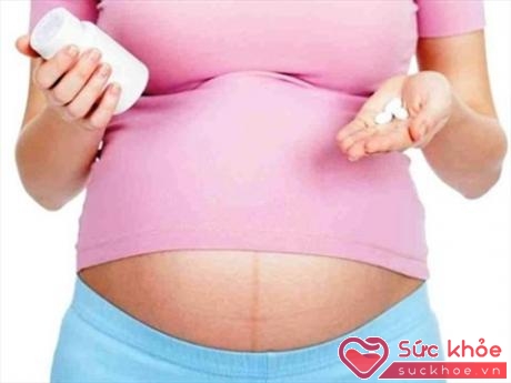  Trong quá trình mang thai, nhiều chị em dễ bị viêm âm đạo và phải dùng thuốc đặt âm đạo để điều trị
