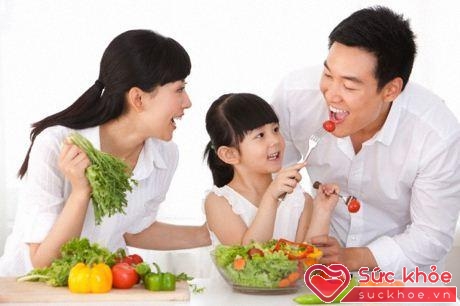 Cha mẹ nên chú ý cho con ăn nhiều rau quả