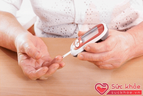 Tự đo đường huyết tại nhà để kiểm soát tốt bệnh đái tháo đường.