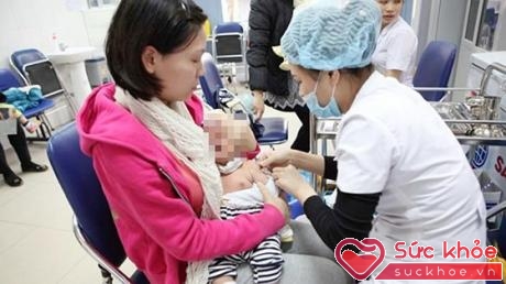 Các chuyên gia khuyến cáo việc tiêm chủng được coi là moọt trong những giải pháp phòng chống bệnh cúm cho trẻ, đặc biệt các trẻ có nguy cơ cao mắc bệnh này trong mùa đông xuân
