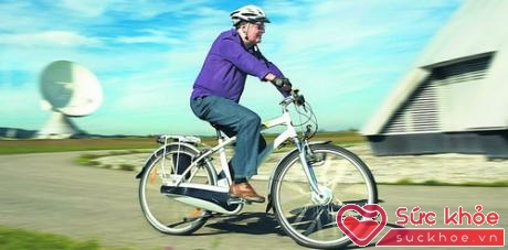 Đi xe đạp, một trong nhiều dạng hoạt động thể chất giúp tăng cường thể lực, phòng tránh bệnh tật, đẩy lùi lão hóa.