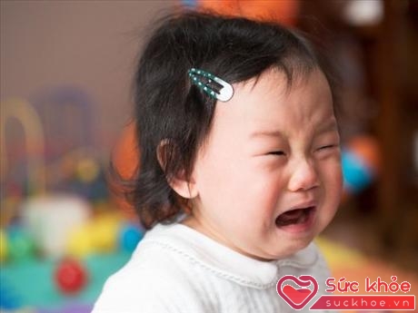 Khi trẻ khóc lóc ầm ĩ, nước mắt sẽ giúp trẻ giải phóng áp lực của cơ thể, thúc đẩy cân bằng về tâm sinh lý (Ảnh minh họa).