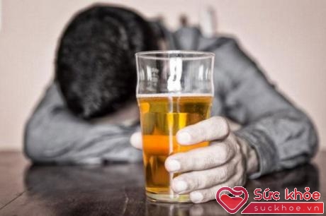 Rượu bia gây nhiều tác hại cho sức khỏe.