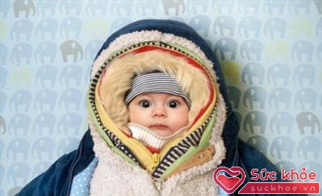 Nên nhớ 2 quy tắc khi mặc quần áo cho trẻ trong mùa lạnh (ảnh minh họa:Internet)