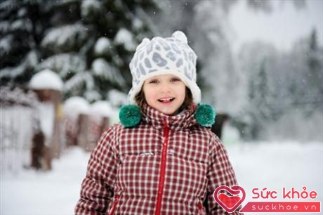 Giữ ấm cho trẻ là việc làm cần thiết nhất để trẻ không bị ốm trong mùa đông (Ảnh minh họa: Internet)