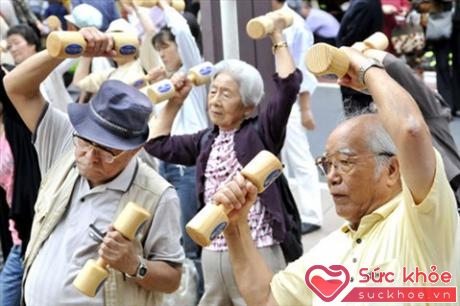 Để sống thọ trăm tuổi, người Nhật luôn trú trọng cả yếu tố thể chất và tinh thần (Ảnh minh họa: Internet)