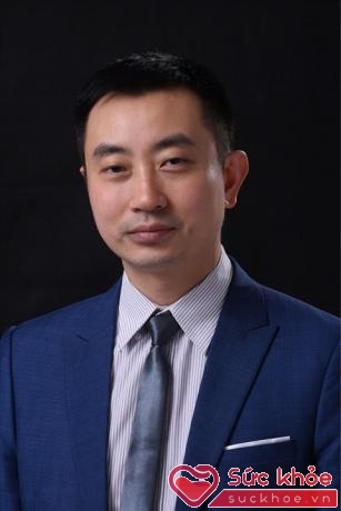 Thạc sĩ, bác sĩ Nguyễn Đình Minh, Trưởng khoa Phẫu thuật tạo hình thẩm mỹ và hàm mặt, Bệnh viện E. Ảnh: BSCC.