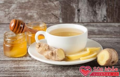 Nếu bạn muốn giữ cân, hoặc ngay khi đang trong hành trình giảm cân, gừng và mật ong pha nước ấm để uống mỗi sáng cũng là một loại đồ uống lành mạnh.