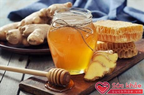 Mật ong có đầy đủ các khoáng chất và vitamin giúp trung hòa hiệu ứng này, từ đó giúp giảm mức cholesterol và hỗ trợ giảm cân.