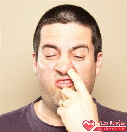 Không nên dùng tay ngoáy mũi (ảnh minh họa)