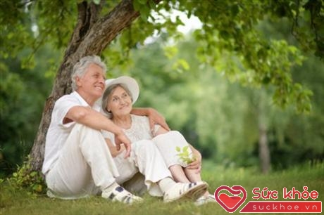 Người già thường cảm thấy hạnh phúc và viên mãn trong cuộc sống hơn người trẻ (Ảnh minh họa: Internet)