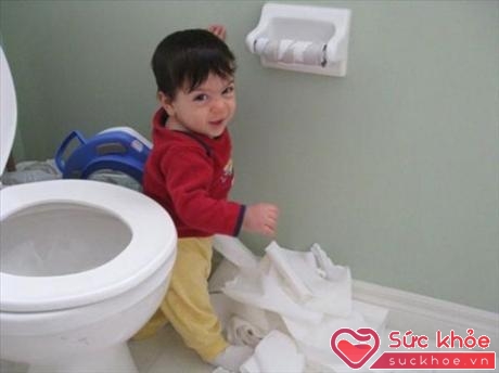 Nhà có con trai, nhà vệ sinh sẽ luôn bẩn