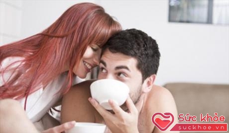 Nên sử dụng một ly trà nóng (nhưng không phải quá nóng) để cùng làm nóng với chàng trai hay cô gái của bạn (Ảnh minh họa: Internet)