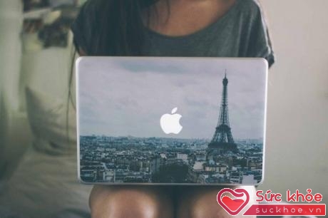 Để máy tính lên đùi có thể gây vô sinh