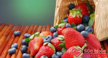 Những loại quả mọng màu tím và đỏ rất giàu chất chống oxy hóa, có thể ngăn ngừa một số thiệt hại liên quan đến tuổi tác. (Ảnh minh họa: Internet)