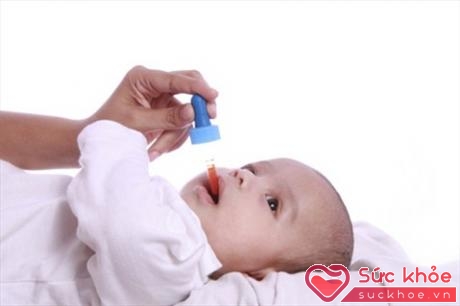 Cho trẻ uống vắc-xin là biện pháp hữu hiệu nhất bảo vệ bé yêu trước nguy cơ nhiễm vi-rút Rota (Ảnh minh họa: Internet)
