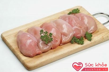 Các chuyên gia dinh dưỡng khuyến khích người muốn giảm cân nên bổ sung lườn gà vào thực đơn hàng ngày (Ảnh: Livestrong)