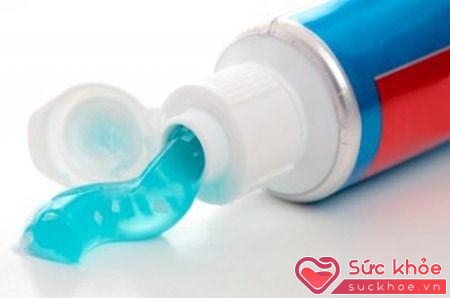 Kem đánh răng có chất kiềm nhẹ, khi bôi lên vết bỏng dễ làm gia tăng đau đớn.