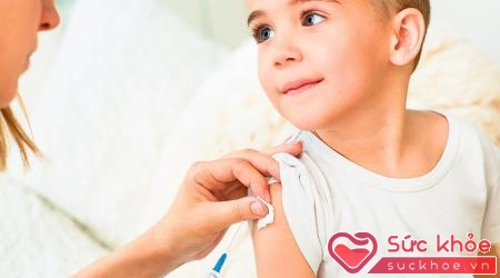 Tiêm vaccin là một trong những cách phòng chống bệnh sởi hàng đầu