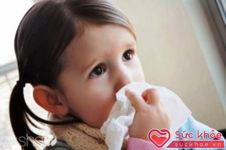 Sổ mũi là triệu chứng bệnh tay chân miệng ở trẻ em
