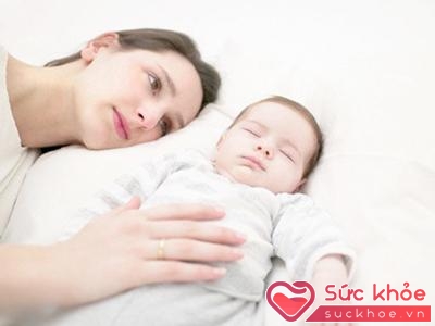 Táo bón sau sinh gây ảnh hưởng đến sức khỏe mẹ và bé