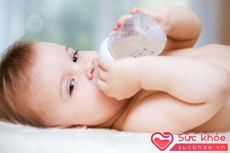 Sữa ngoài là nguyên nhân táo bón ở trẻ sơ sinh