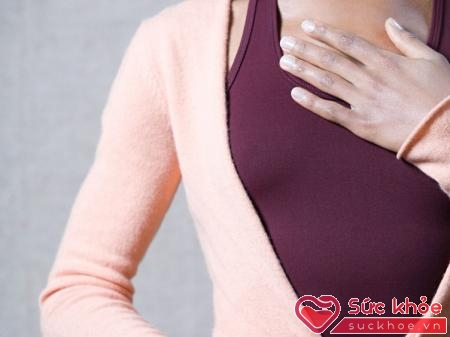 Đau ngực là một trong những triệu chứng bệnh ung thư phổi thường gặp