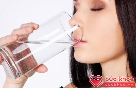 Huyết áp thấp nên uống đủ nước mỗi ngày