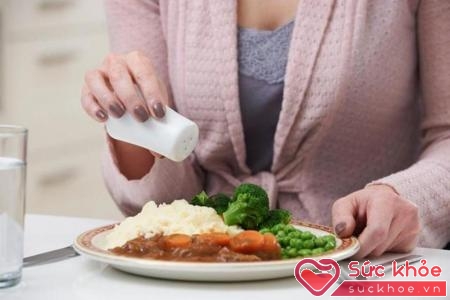 Tăng muối trong ăn uống là một cách điều trị huyết áp thấp