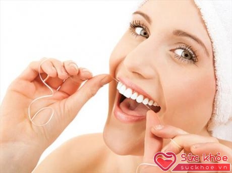 Vệ sinh răng miệng là điều cần thiết để duy trì độ trắng khỏe cho răng (Ảnh minh họa: Internet)