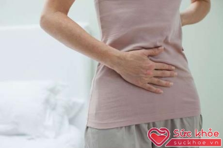 Đau giữa bụng và ợ nóng thường xuyên dẫn đến bệnh tiêu hóa mạn tín