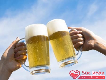 Người bị gan nhiễm mỡ cần tránh các chất kích thích, rượu bia