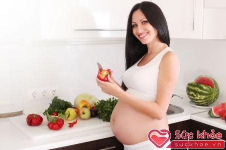 Bà bầu cần bổ sung axit folic, sắt, vitamin C... để có thai kỳ khỏe mạnh