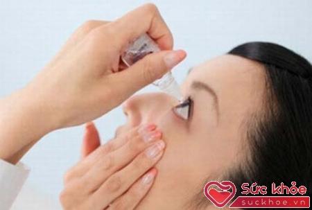 Dùng thuốc tra mắt là cách điều trị đau mắt phổ biến nhất