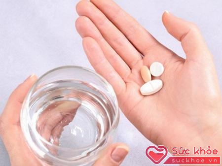 Sử dụng thuốc tránh thai cũng là cách chữa u nang buồng trứng thông dụng