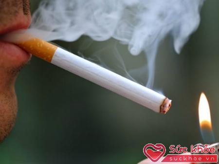 Hít phải khói thuốc lá thời gian dài làm tăng nguy cơ ung thư cổ tử cung