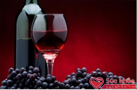 Rượu vang còn có công dụng sản sinh cholesterol có lợi