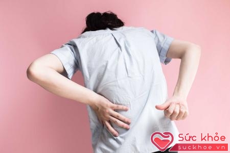 Đau lưng có thể là một trong những triệu chứng bệnh u xơ tử cung