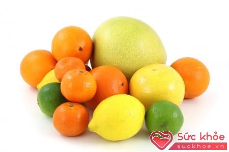 Bổ sung vitamin C từ hoa quả sẽ là câu trả lời cho câu hỏi bị cảm lạnh nên làm gì?