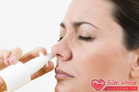 Thói quen khi cảm thấy khó thở hay nghẹt mũi chúng ta thường sử dụng thuốc xịt mũi ngay và đây là nguyên nhân bị cảm lạnh