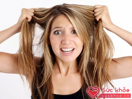 Rụng tóc ở tuổi dậy thì khiến nhiều bạn trẻ lo lắng