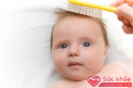 Rụng tóc ở trẻ sơ sinh là hiện tượng bình thường