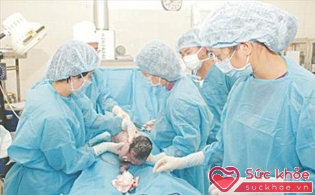 Chăm sóc bà mẹ, trẻ sơ sinh trong và ngay sau mổ lấy thai - ảnh 1