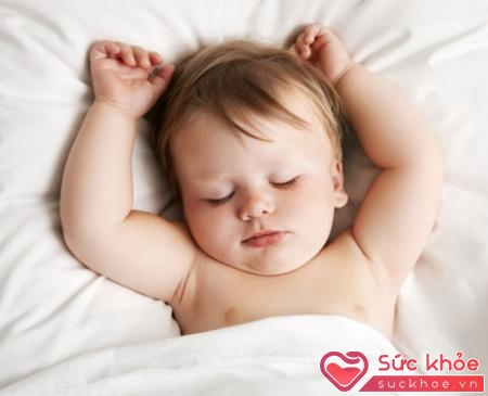 Khi trẻ đang ngủ mà đến lúc đói hay các yếu tố dinh dưỡng tác động cũng làm bé ngủ không sâu